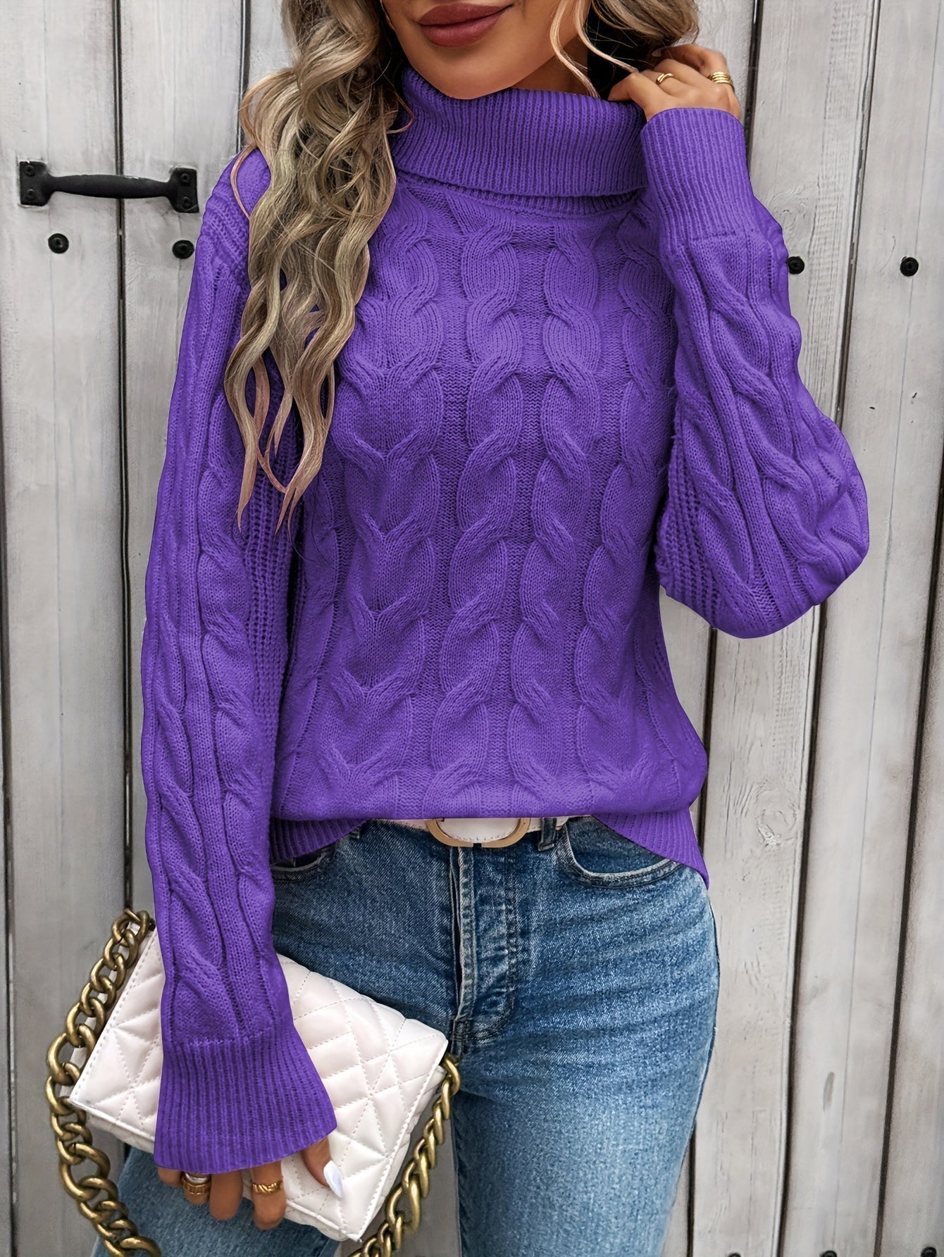 Paola, Elegancki sweter z golfem o cieplej, wyrafinowanej stylistyce