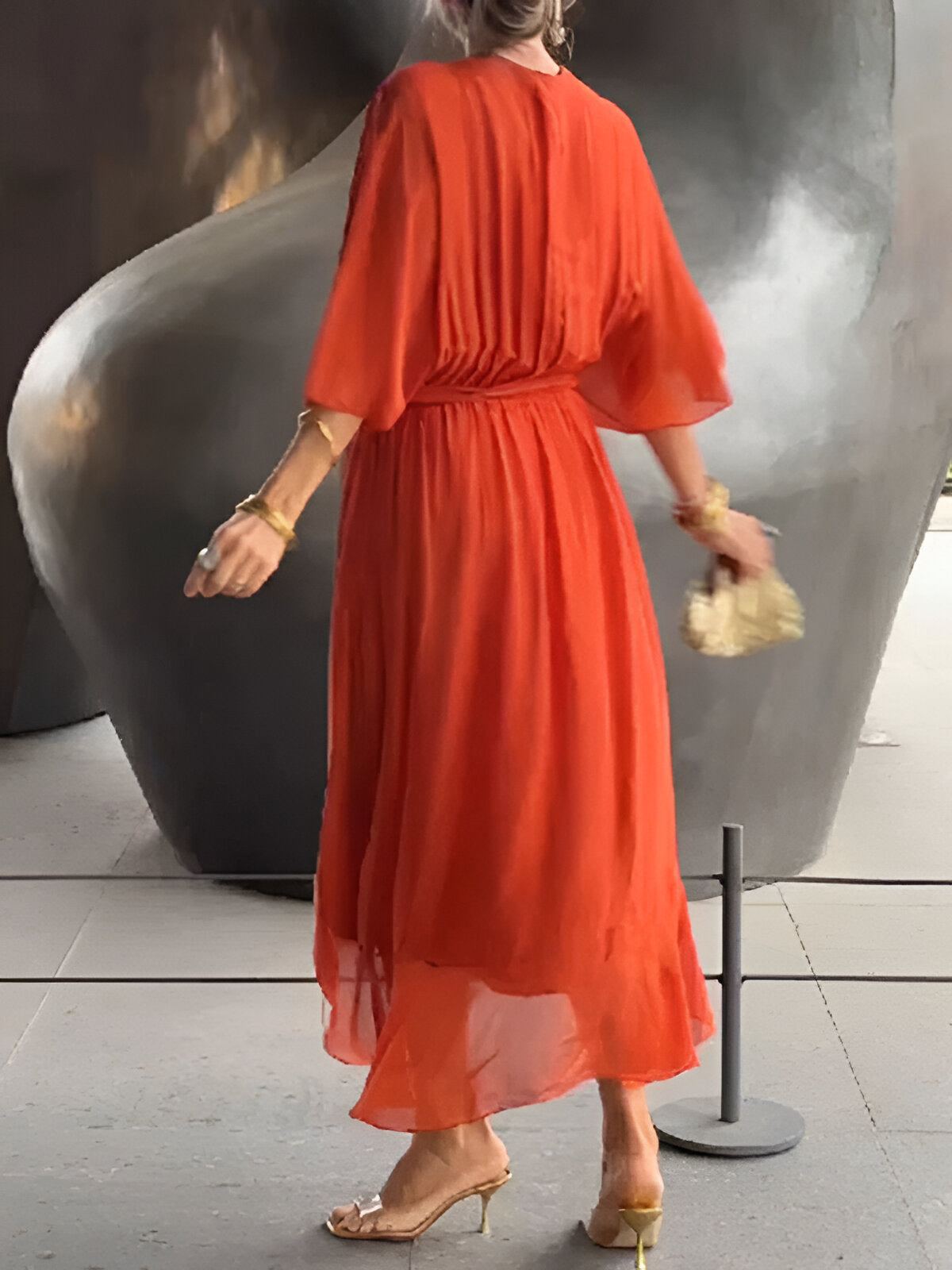 Sophia – Lekka sukienka z szyfonu z eleganckim dekoltem w serek